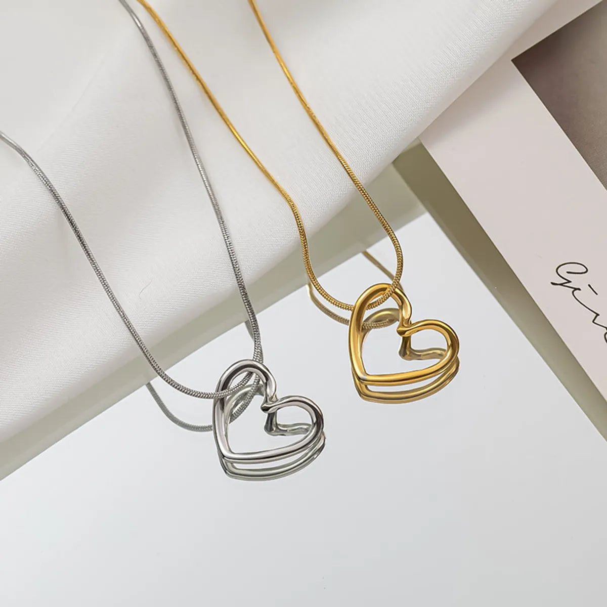 Women’s gold chain necklace-Retro Simple Style Heart Shape Titanium Steel Plating Necklace