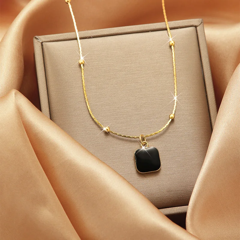 X1785# Sweet Cool Black Square Necklace