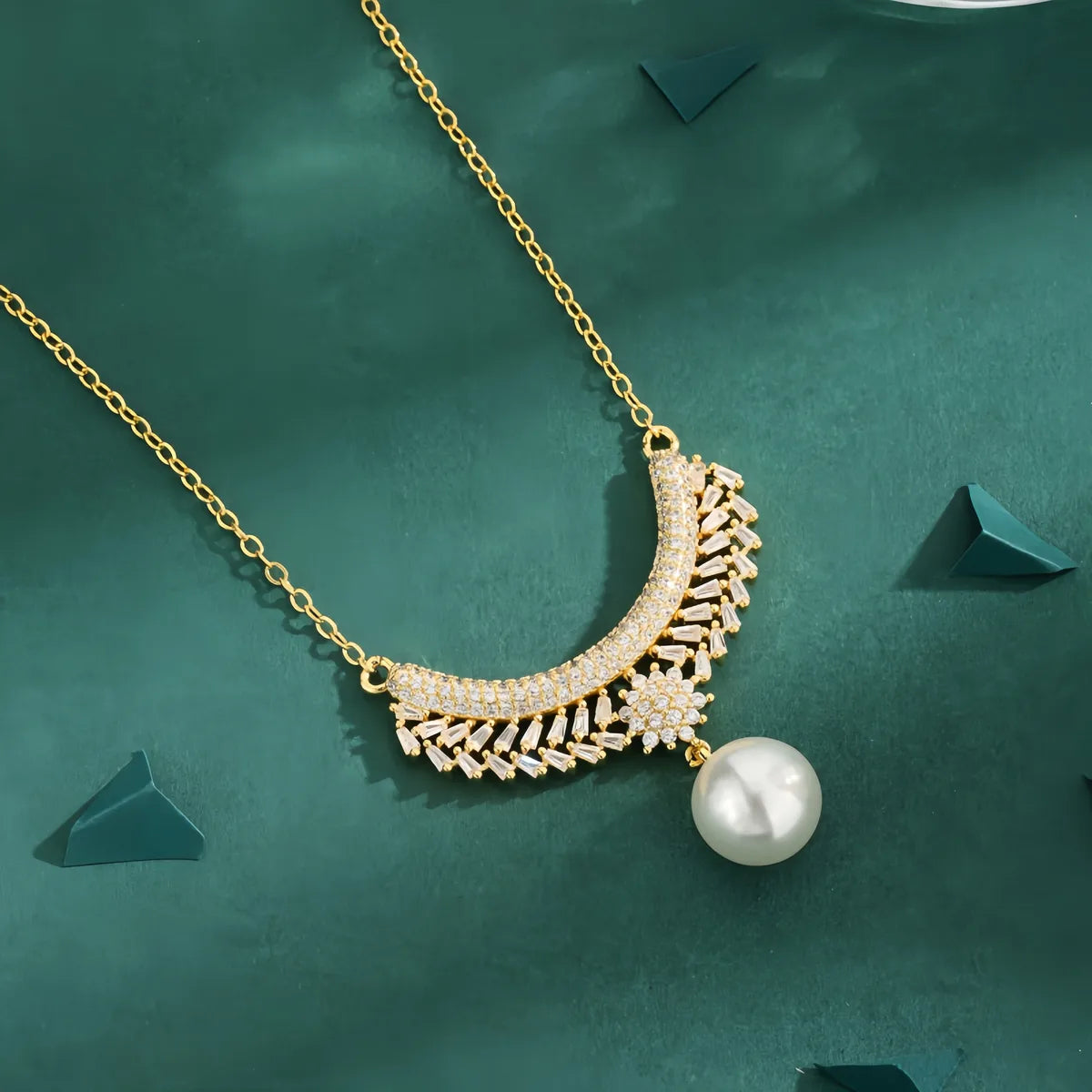 Women’s seasonal necklace-Copper 18K Gold Plated Pearl Inlay Grain Zircon Pendant Necklace