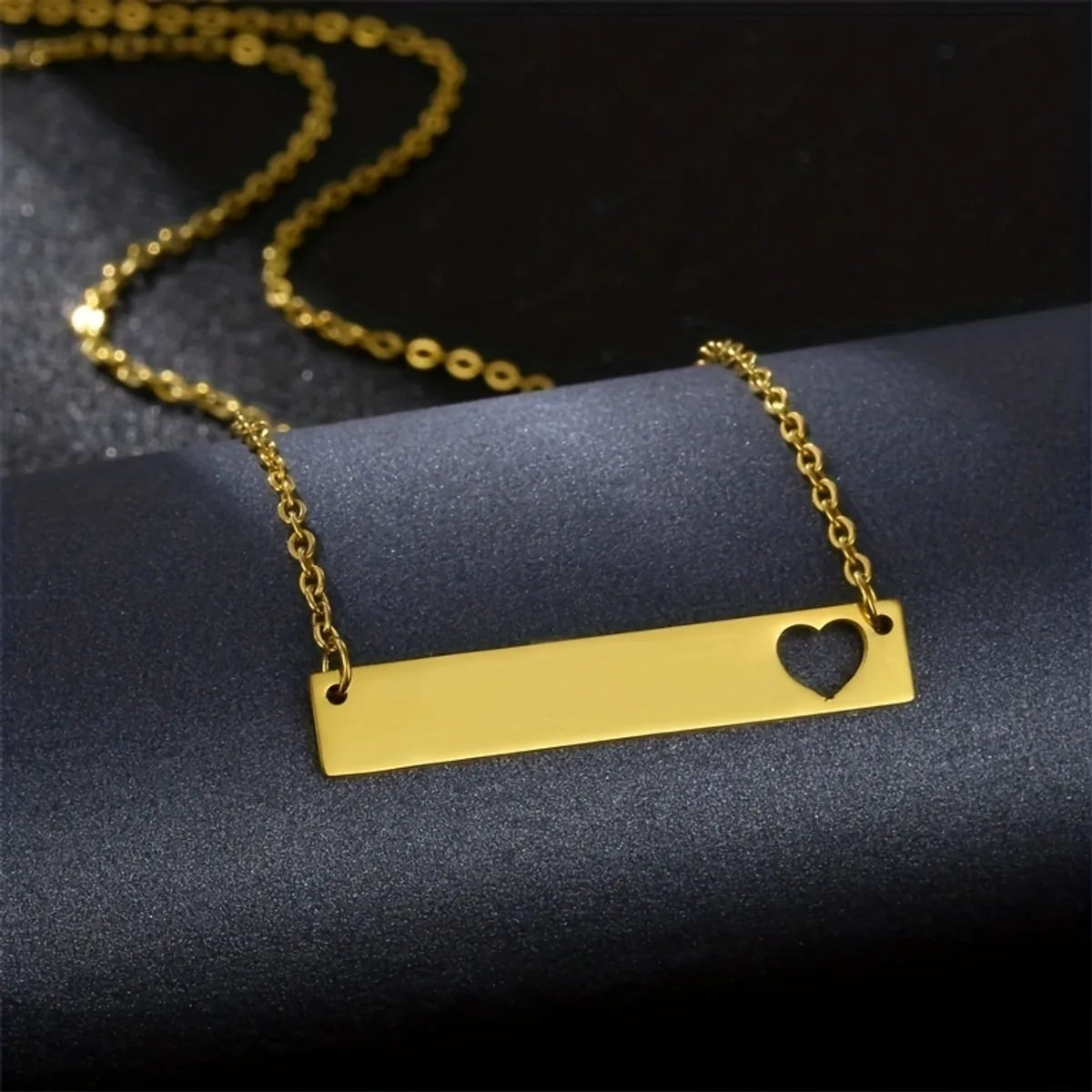 Women’s fashion-forward necklace-Vintage Style Heart Shape Stainless Steel Plating Hollow Out 18k Gold Plated Women's Pendant Necklace