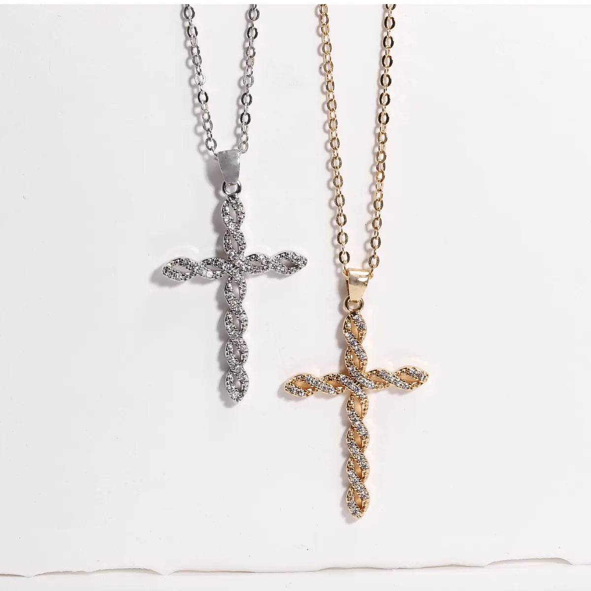 Women’s sophisticated necklace-Copper Plating Inlay Cross Zircon Pendant Necklace