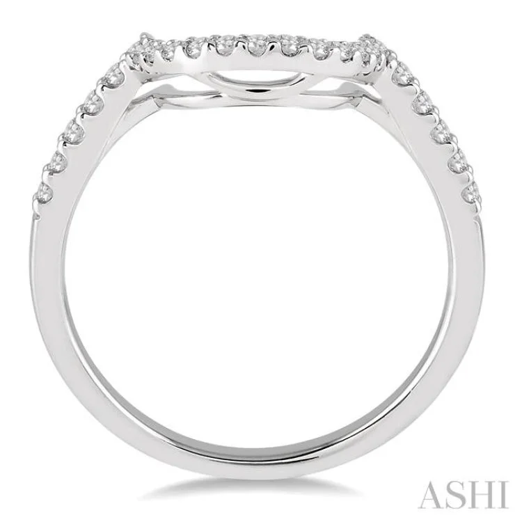 Women’s sophisticated engagement ring design-1/4 Ctw Round Cut Diamond Wedding Band in 14K White Gold