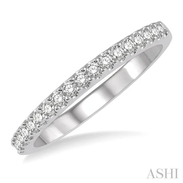 Women’s alternative engagement ring-1/4 Ctw Round Cut Diamond Wedding Band in 14K White Gold