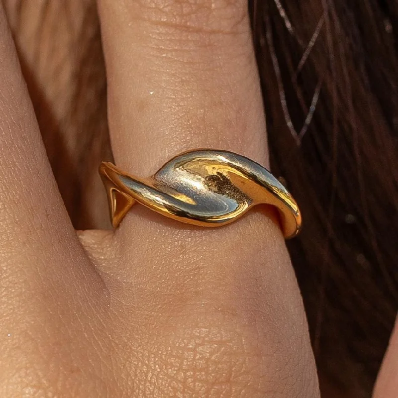 Women’s finger ring-En Pointe Ring